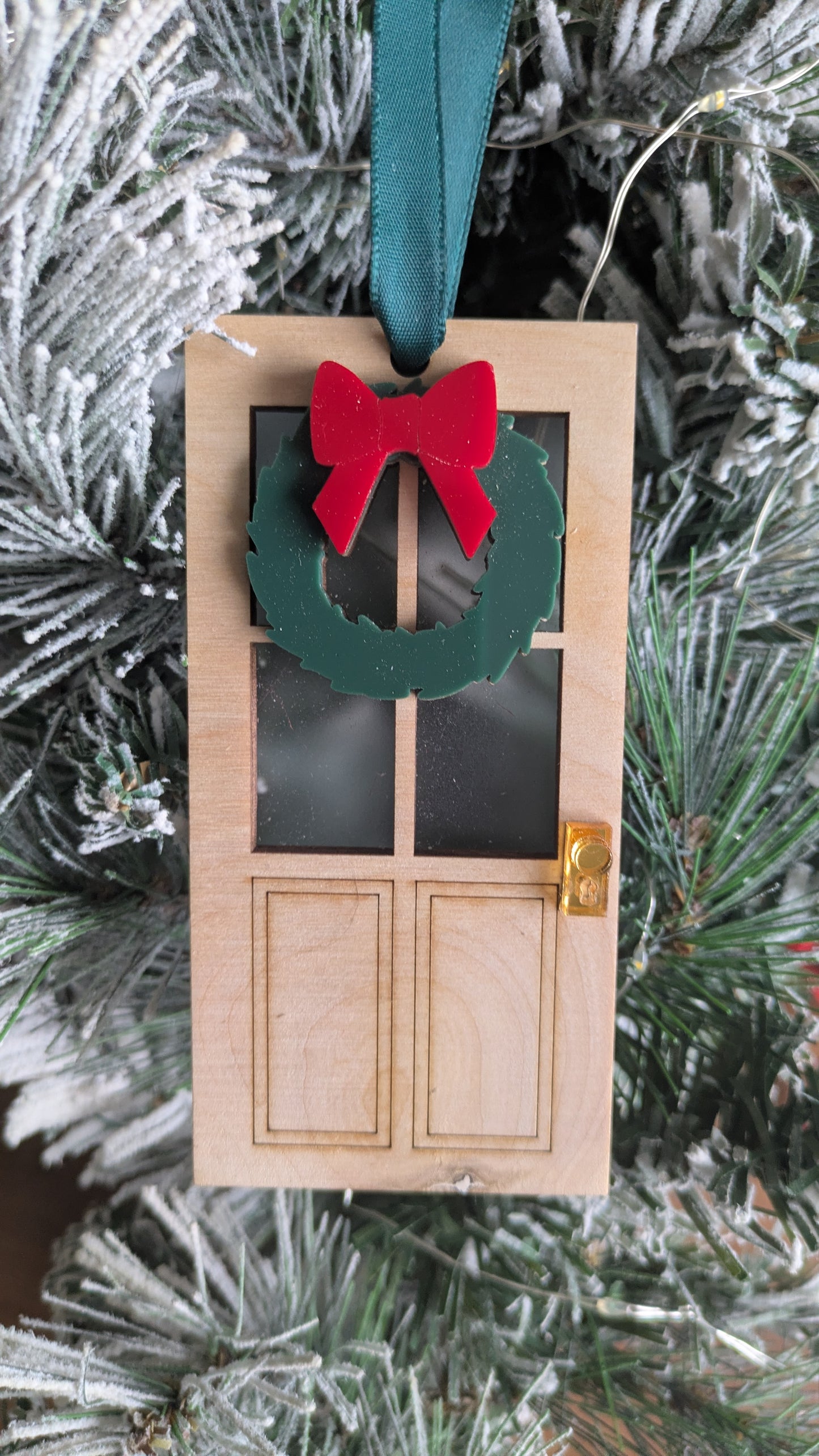 Custom Door Ornament – Wooden & Acrylic Holiday Door Decoration with Window, Doorknob, and Wreath – Christmas Tree Keepsake