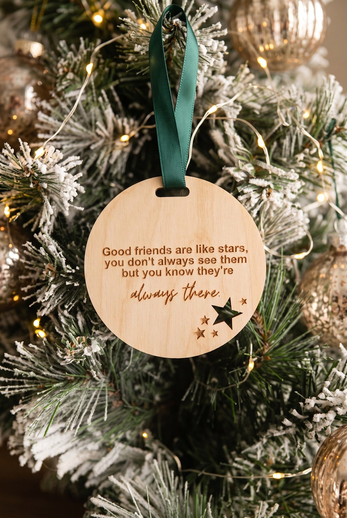 Round wooden ornament Good friends are like stars