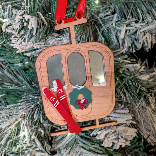 Ski Gondola Christmas Ornament – Wooden Ski Lift Decoration with Wreath & Skis – Winter Sports Holiday Gift